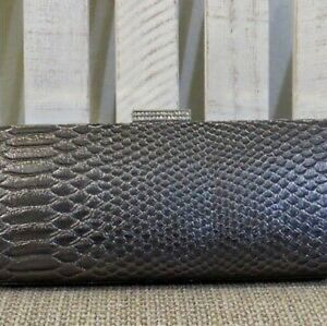 Devi Kroell Target Clutch